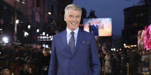 Πιρς Μπρόσναν κιτρινο χαλι 