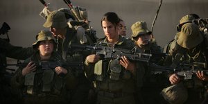 Ισραήλ: Το γυναικείο τάγμα Caracal που είναι φόβος και τρόμος -Πώς εξόντωσαν 100 άντρες της Χαμάς 