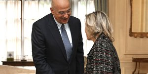 Ο Νίκος Δένδιας με την Βαρώνη 