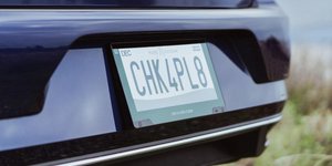 Ψηφιακές πινακίδες στα αυτοκίνητα 