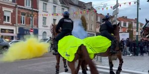 Εφιππος αστυνομικός σε επεισόδια στη Γαλλία