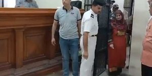 Η στιγμή πουη 29χρονη μητέρα οδηγείται στο δικαστήριο για να ακούσει την ετυμηγορία