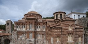 Γενική άποψη Καθολικών της Μονής Οσίου Λουκά 