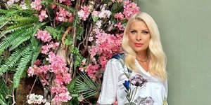 Η Ελένη Μενεγάκη με φόρεμα