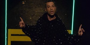 Εσύ: Μια θανάσιμη κραυγή απόγνωσης, που μας αφορά όλους -Για δεύτερη χρονιά στο Θέατρο Αλκμήνη