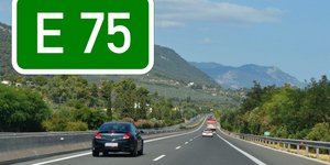 Πινακίδες κυκλοφορίας στην Εθνική Οδό