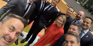 Η σέλφι του Ξαβιέ Μπετέλ από τη Σύνοδο Κορυφής 