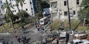 H επόμενη μέρα από το χτύπημα στο νοσοκομείο της Γάζας