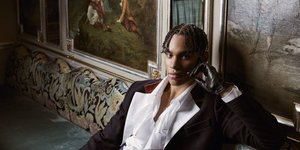 Ο νόθος γιος του πρίγκιπα Αλβέρτου ποζάρει σαν μοντέλο στο Tatler