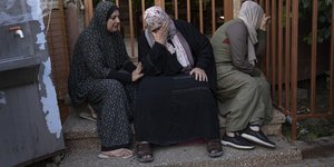 γυναικες μαντιλα κλαινε 