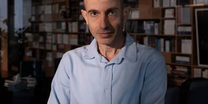 O διάσημος Ισραηλινός ιστορικός και συγγραφέας Γιουβάλ Νώε Χαράρι