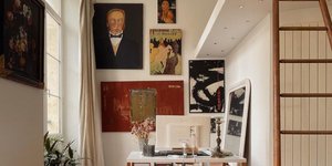 μικρό σπίτι με πίνακες