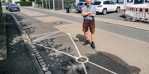 Γερμανός φτιάχνει θέση στάθμευσης στο σπίτι του 