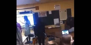 Μαθήτρια πέταξε καρέκλα στο κεφάλι δασκάλας σε σχολείο στις ΗΠΑ