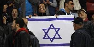 Σημαία Ισραήλ σε γήπεδο