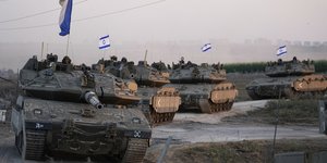 Ισραηλινά tanks έξω από τη Γάζα