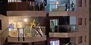 Κάτοικοι του Τελ Αβίβ ψάλλουν από τα μπαλκόνια τους τον εθνικό ύμνο του Ισραήλ