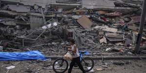 Συντρίμμια στη Γάζα μετά τους βομβαρδισμούς του Ισραήλ, ως αντίποινα στην βάναυση επίθεση της παλαιστηνιακής Χαμάς