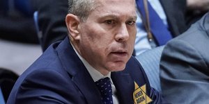 κιτρινο αστερι στο πέτο 