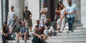 ηθοποιοι στα σκαλια 