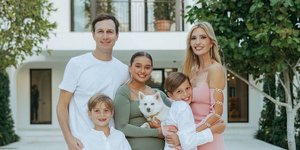 Η Ιβάνκα Τραμπ με την οικογένειά της στα γενέθλιά της 