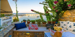 καλαθι κρασια πετροχτιστος καναπες