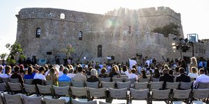 Λαμπερά εγκαίνια στο Μπούρτζι