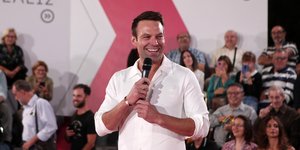 Κασσελάκης: Το σαρδάμ για τα Airbnb έγινε viral από το Arlumben -«Δώστε μου λίγους μήνες και θα γίνω ξεφτέρι»