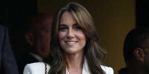 Η Κέιτ Μίντλετον με λευκό σακάκι Zara