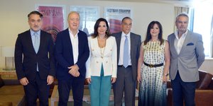 H Ολγα Κεφαλογιάννη με τοπικούς φορείς