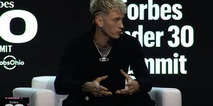 Θαυμαστής όρμησε στον Machine Gun Kelly