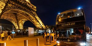 Λεωφορείο μετατράπηκε σε πολυτελές εστιατόριο