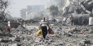 Ερείπια στο Αλ Ζάχρα της Λωρίδας της Γάζας μετά από ισραηλινό βομβαρδισμό