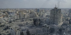 Βομβαρδισμένα κτίρια στη Λωρίδα της Γάζας