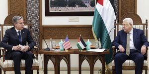 Ο πρόεδρος της Παλαιστινιακής Αρχής, Μαχμούντ Αμπάς, με τον υπουργό Εξωτερικών των ΗΠΑ, Άντονι Μπλίνκεν
