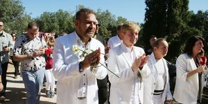 To τελευταίο αντίο στη Μάιρη Χρονοπούλου στον κήπο του σπιτιού της