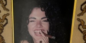 Η Μαρία Σολωμού και το καδράκι στο πατρικό της
