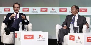 Κυριάκος Μητσοτάκης και Φράνσις Φουκουγιάμα στο συνέδριο του Economist