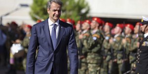 Ο Κυριάκος Μητσοτάκης στην περσινή παρέλαση της 28ης Οκτωβρίου στα Χανιά