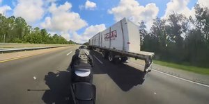 Σοκαριστικό τροχαίο στις ΗΠΑ με μηχανή