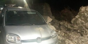 Φωτογραφία του πεσμένου τοιχίου από την ΕΡΤ