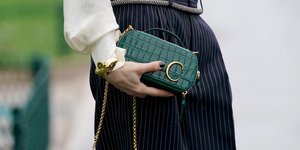 Ιδέες μανικιούρ για όσες αγαπούν τα σκούρα χρώματα