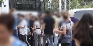 Απολογία στον εισαγγελέα των 87 συλληφθέντων στη Νέα Ιωνία για οπαδική βία