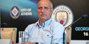 Γιαννης Οικονομου γαλαζιο πουκαμισο