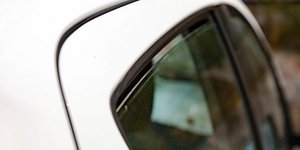 Ανοιχτό παράθυρο αυτοκινήτου