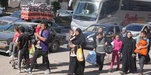 Παλαιστίνιοι εκκενώνουν τη Γάζα