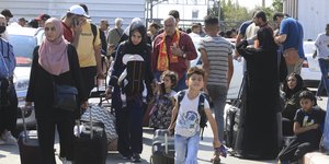 Ουρές Παλαιστινίων στο πέρασμα της Ράφα μεταξύ Γάζας και Αιγύπτου