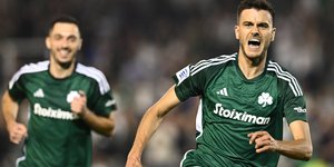 Ο Γερεμέγεφ του Παναθηναϊκού πανηγυρίζει το γκολ κόντρα στον ΠΑΟΚ