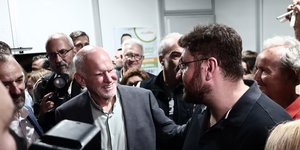 Πανηγυρίζουν στο ΠΑΣΟΚ για την εκλογή Χάρη Δούκα