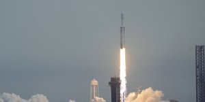 Η εκτόξευση του πυραύλου με το διαστημόπλοιο της NASA